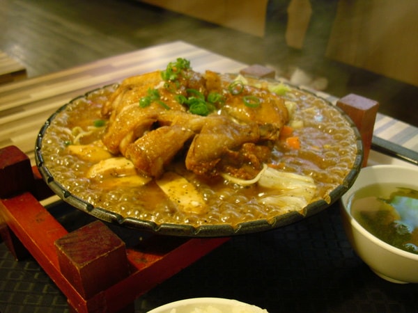 雞腿排骨飯