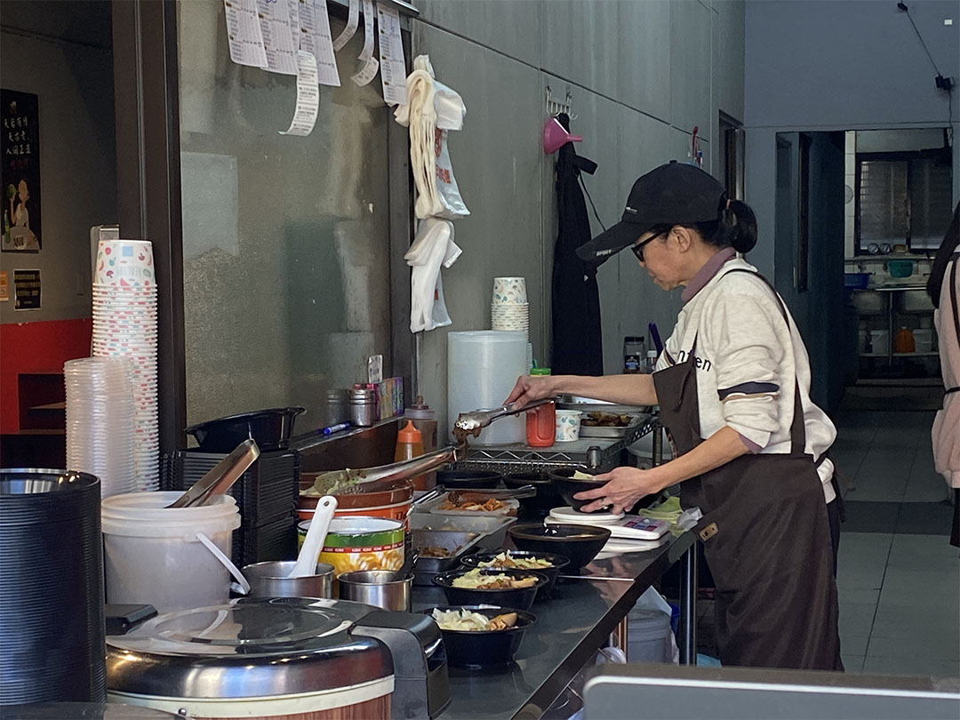 新北中和平價烤肉飯推薦【炬日式烤肉飯】月底救星 高CP值商業午餐便當