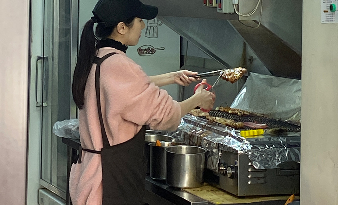 新北中和平價烤肉飯推薦【炬日式烤肉飯】月底救星 高CP值商業午餐便當