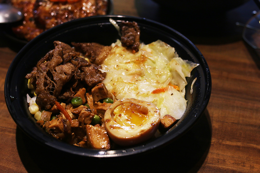 新北中和平價烤肉飯推薦【炬日式烤肉飯】月底救星 高CP值商業午餐便當